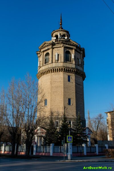 Старая водонапорная башня. Достопримечательности города Волжского