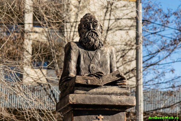 Памятник Святителю Луке