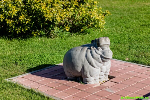Влюбленные бегемотики. Парк Волжский. Площадь Ленина