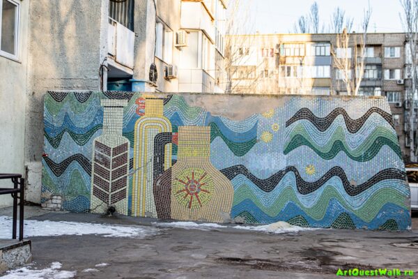 Мозаичные стены по ул. Сталинградской