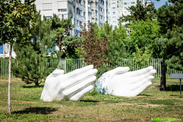 Арт-Квест-Прогулка. Artquestwalk. Книга всё в твоих руках, руки, ладони, Волгоград, достопримечательности парк ЦПКиО