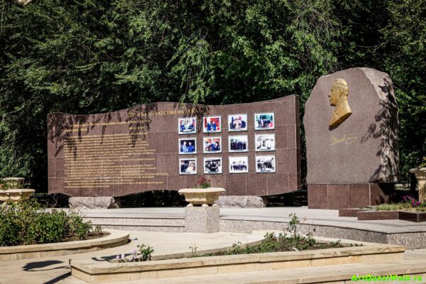 Арт-Квест-Прогулка. Artquestwalk. Мемориал в честь дружбы народов России и Азербайджана. Парк дружбы Волгоград-Баку, Волгоград, достопримечательности парк ЦПКиО