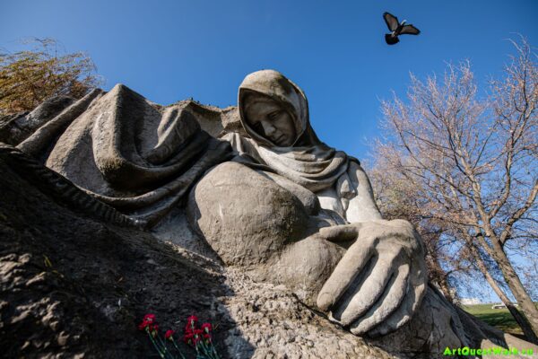 Памятник Скорбящая мать на Мамаевом кургане Достопримечательность Арт-Квест-Прогулка