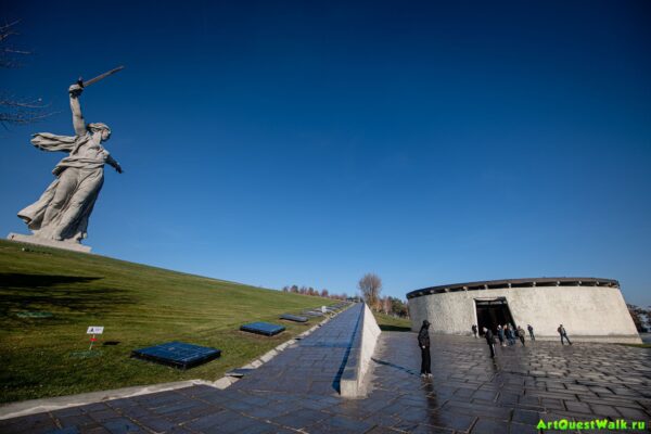 Аллея памяти на Мамаевом кургане  Достопримечательность Арт-Квест-Прогулка
