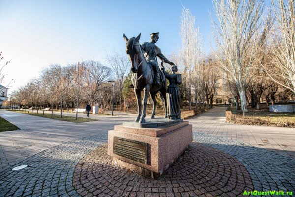 Памятник российскому казачеству в парке Победы