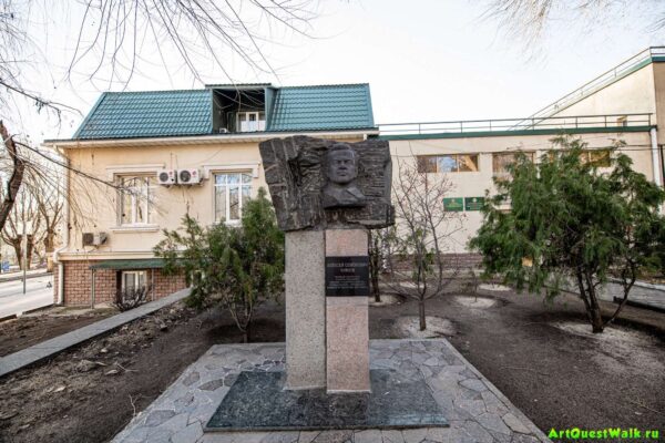Памятник А.С. Чуянову Парк Победы. Достопримечательность Арт-Квест-Прогулка