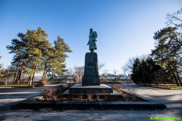 Памятник Герою Советского Союза В.С. Хользунову Парк Победы. Достопримечательность Арт-Квест-Прогулка