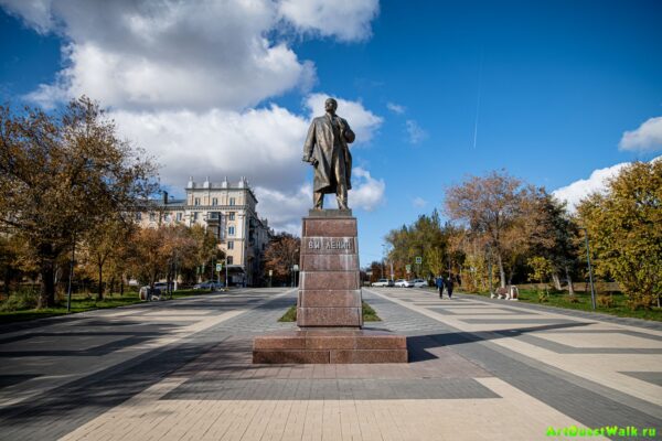Памятник В.И. Ленину на площади Титова Достопримечательность Арт-Квест-Прогулка