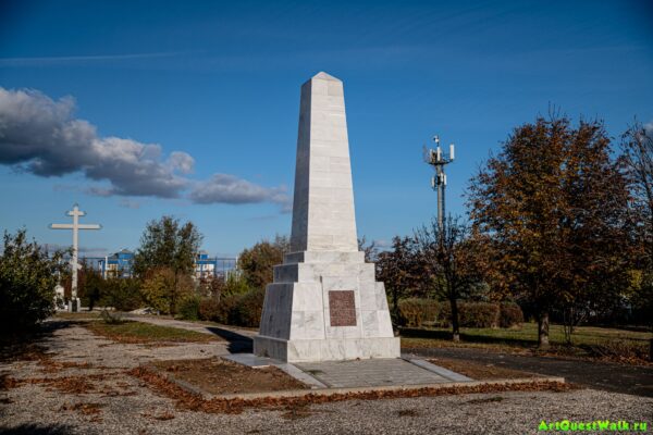 Братская могила. Памятник солдатам и офицерам 138 стрелковой дивизии на острове Людникова. Достопримечательность Арт-Квест-Прогулка