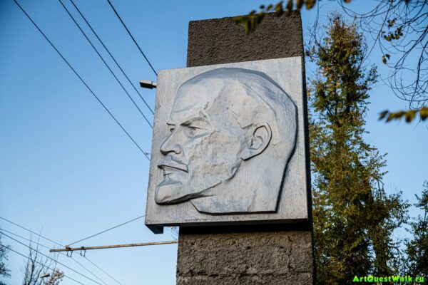 Рельеф В.И. Ленину  Достопримечательность Арт-Квест-Прогулка