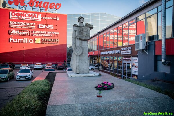 Памятник Защитникам города от благодарных тракторостроителей. Достопримечательность Арт-Квест-Прогулка