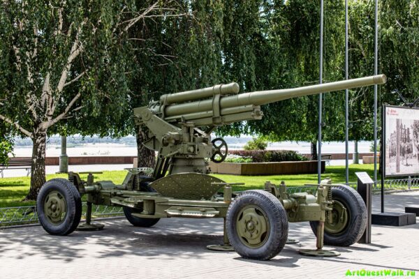 Военная техника у Музея-панорамы Сталинградская битва Достопримечательность Арт-Квест-Прогулка 