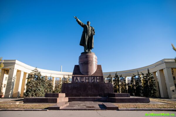 Памятник В.И. Ленину на площади Ленина Достопримечательность Арт-Квест-Прогулка 