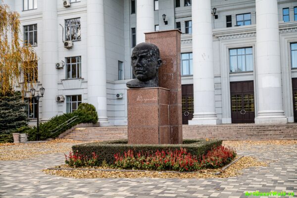 Бюст А.С. Серафимовича Достопримечательность Арт-Квест-Прогулка 