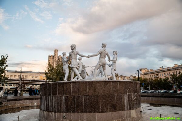 Фонтан Детский хоровод Достопримечательность Арт-Квест-Прогулка