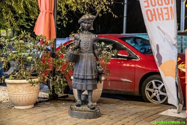 Скульптура Девочка Гретель Достопримечательность Арт-Квест-Прогулка