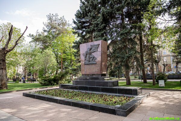 Памятник погибшим в боях с немецко-фашистскими захватчиками при защите Сталинграда  Волгоград. Достопримечательность Арт-Квест-Прогул