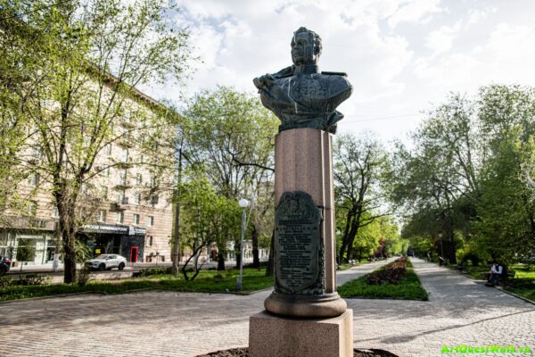 Памятник Ефремову В. С. Волгоград. Достопримечательность Арт-Квест-Прогулка