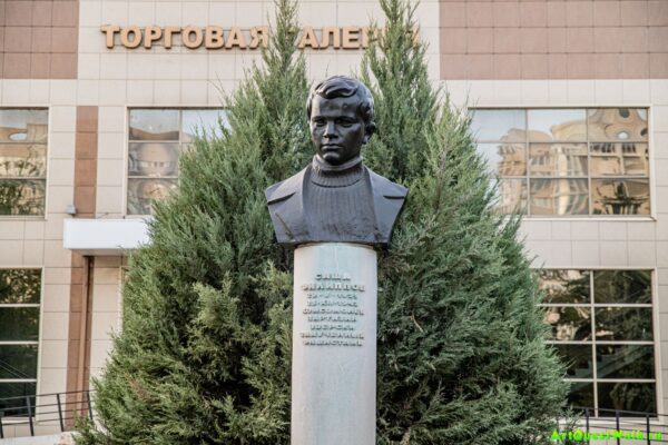 Бюст Саши Филиппова Волгоград. Достопримечательность Арт-Квест-Прогулка