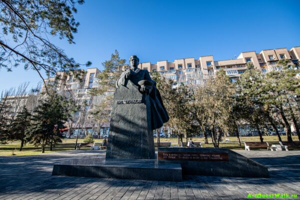 Памятник Маршалу В.И. Чуйкову. Волгоград. Достопримечательность Арт-Квест-Прогулка