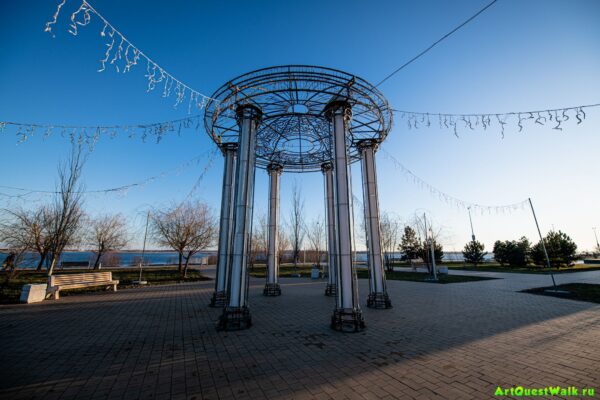 Ротонда на набережной Волгоград. Достопримечательность Арт-Квест-Прогулка