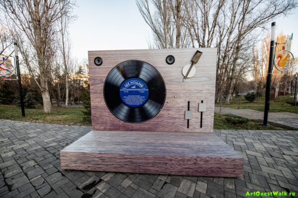 Декоративный объект Песни Александры Пахмутовой Волгоград. Достопримечательность Арт-Квест-Прогулка