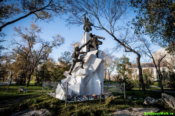 Скульптурная композиция «Вперед и вверх» Волгоград. Достопримечательность Арт-Квест-Прогулка